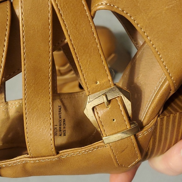 Charlotte Russe Chunky Heels Tan - Picture 4 of 5